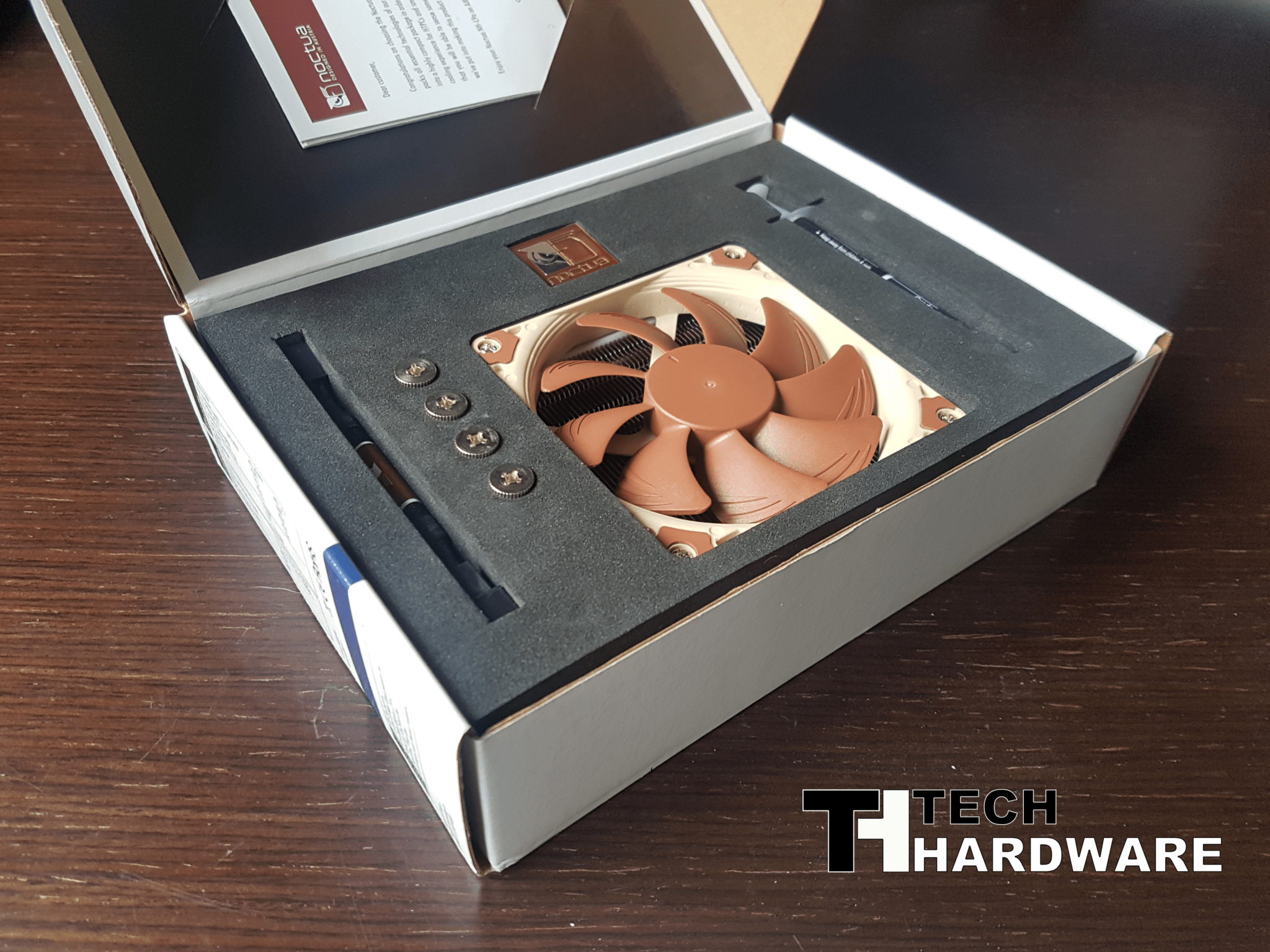 Noctua NH-L9a-AM4, Dissipatore di Calore a Basso Profilo di Qualità Premium  per AM4 di AMD (Marrone)